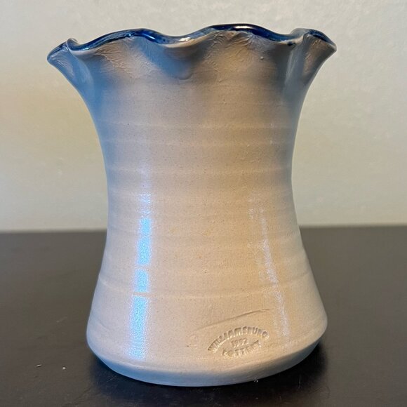 Williamsburg Pottery Salt Glaze Pottery Ruffled Rim Vase w/ Cobalt Blue Flower - Picture 4 of 13
